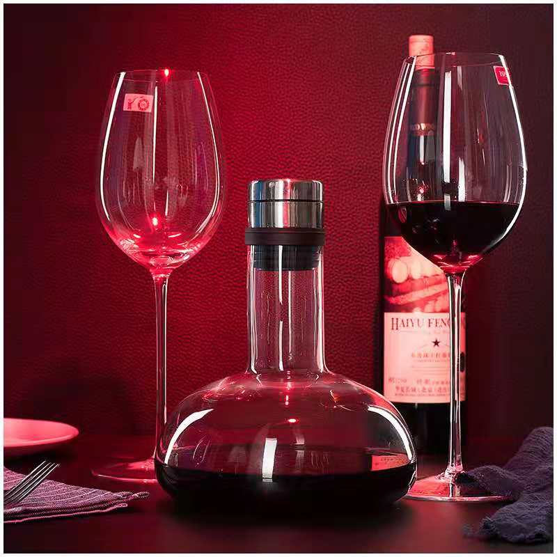 紅酒醒酒器良好的性能是其重要的指標(biāo)